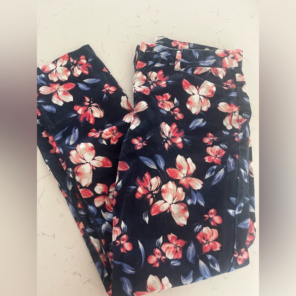 GAP KHAKIS SLIM CITY FLORAL khakis
